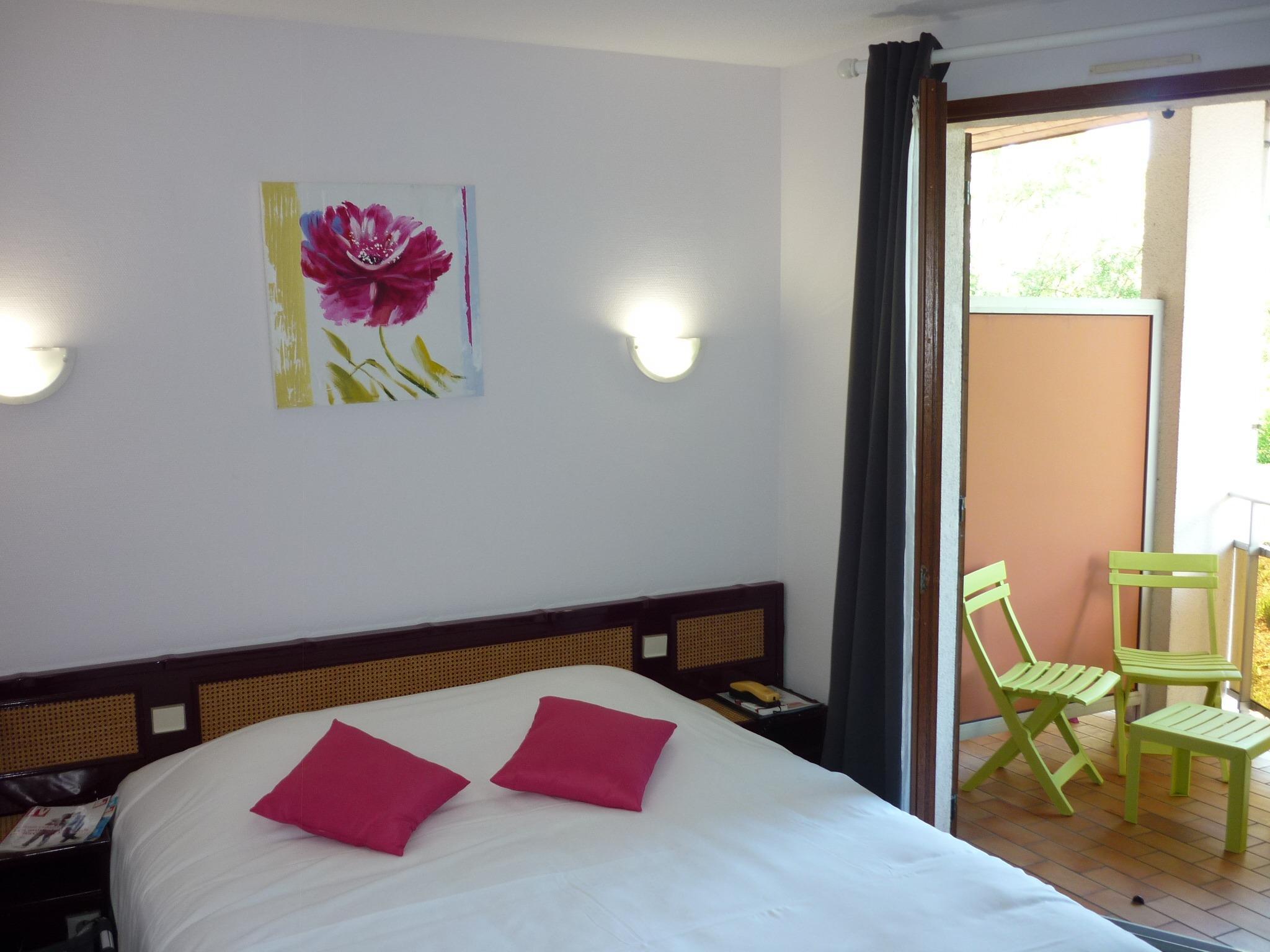 Sure Hotel By Best Western Saintes Exterior photo