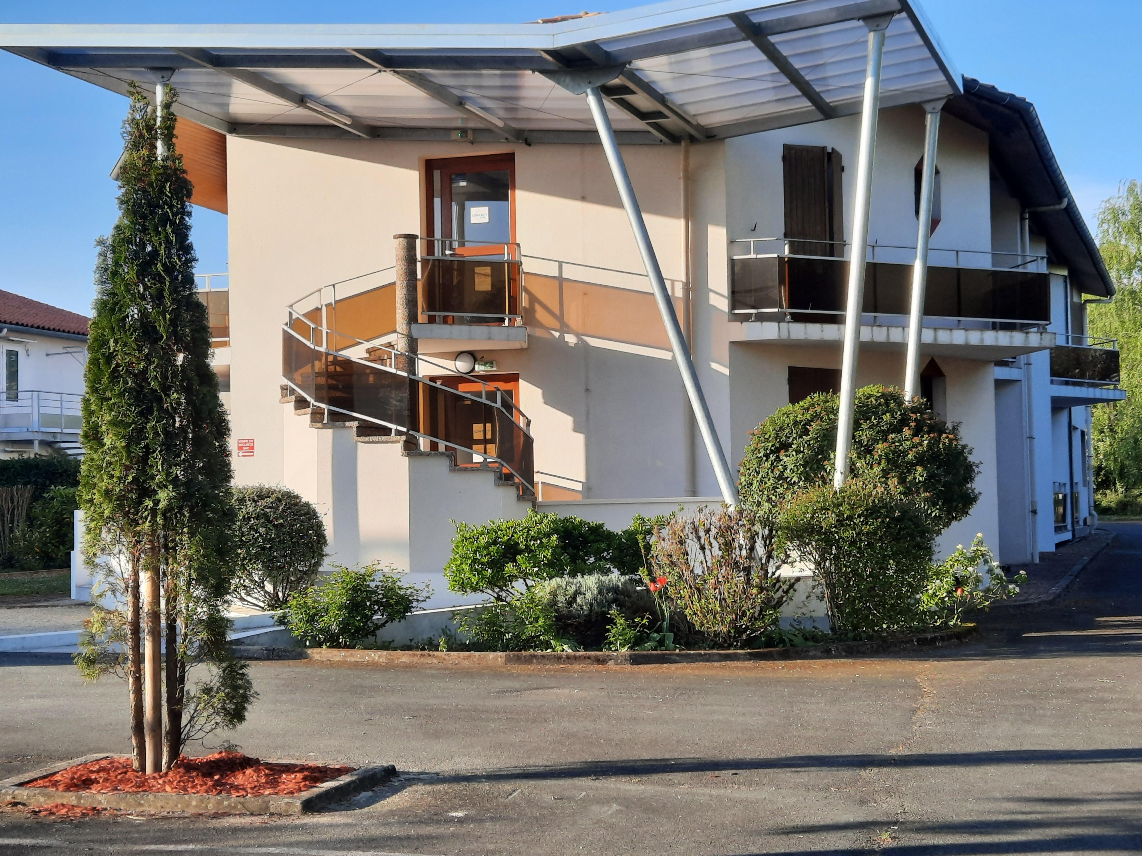 Sure Hotel By Best Western Saintes Exterior photo