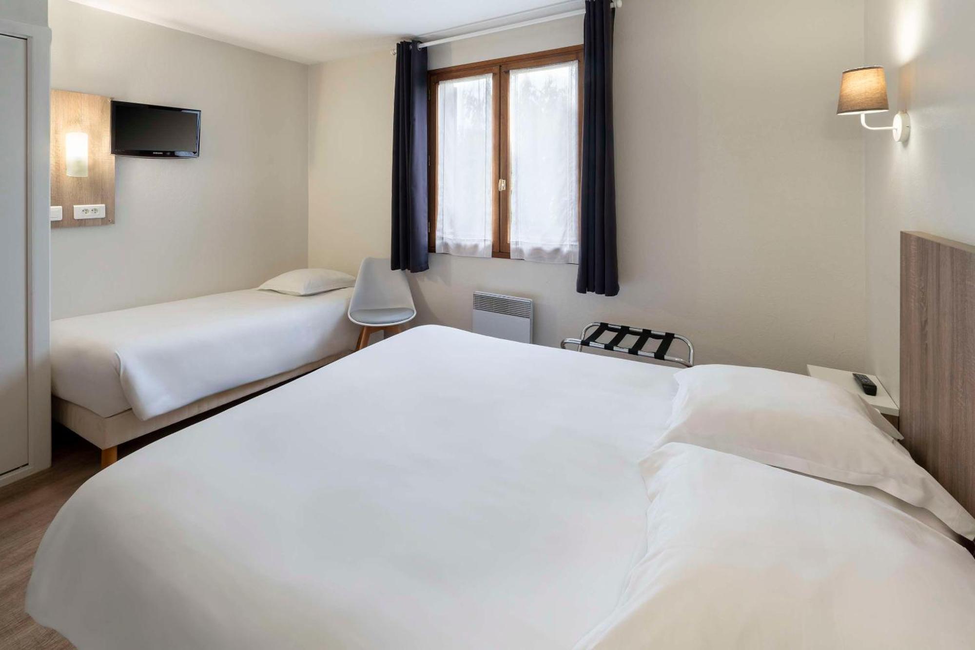 Sure Hotel By Best Western Saintes Exterior photo