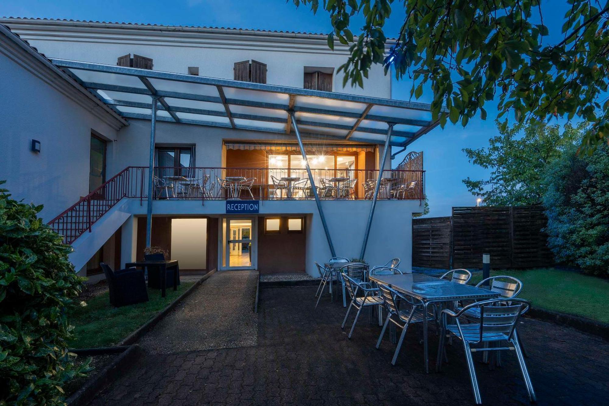 Sure Hotel By Best Western Saintes Exterior photo