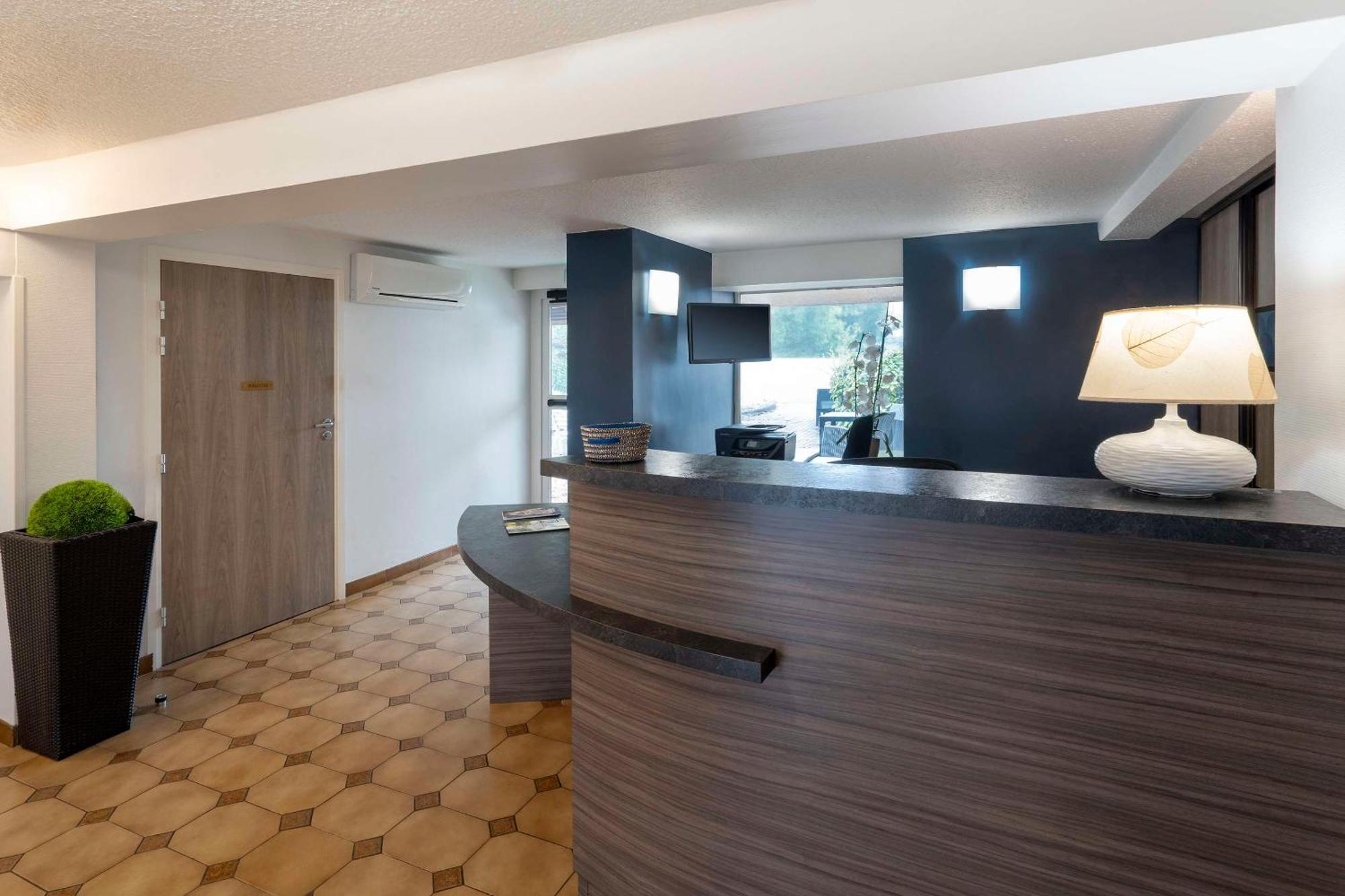 Sure Hotel By Best Western Saintes Exterior photo