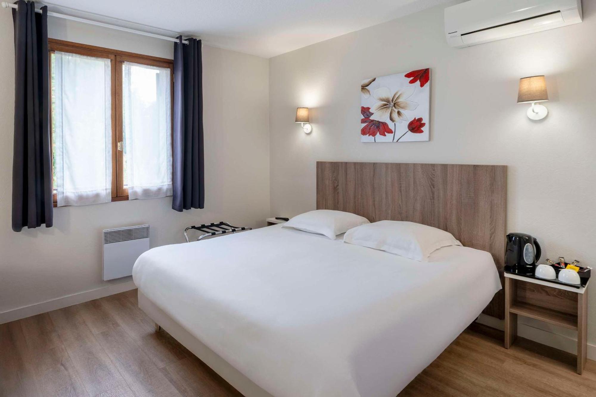 Sure Hotel By Best Western Saintes Exterior photo