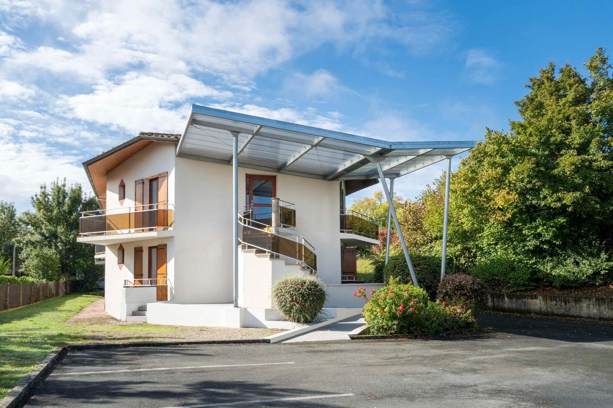 Sure Hotel By Best Western Saintes Exterior photo